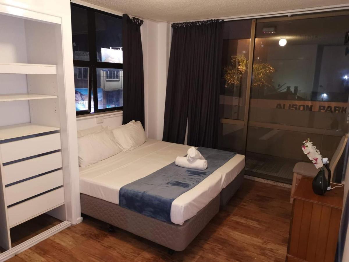 Surfers Holiday Apartments ゴールドコースト エクステリア 写真